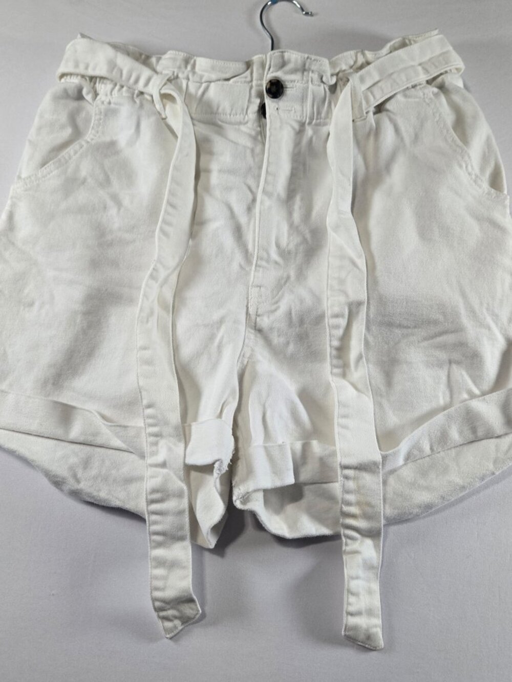 H&M Women’s Size 12 White High Rise Paperbag Denim Shorts Belted Cuffed